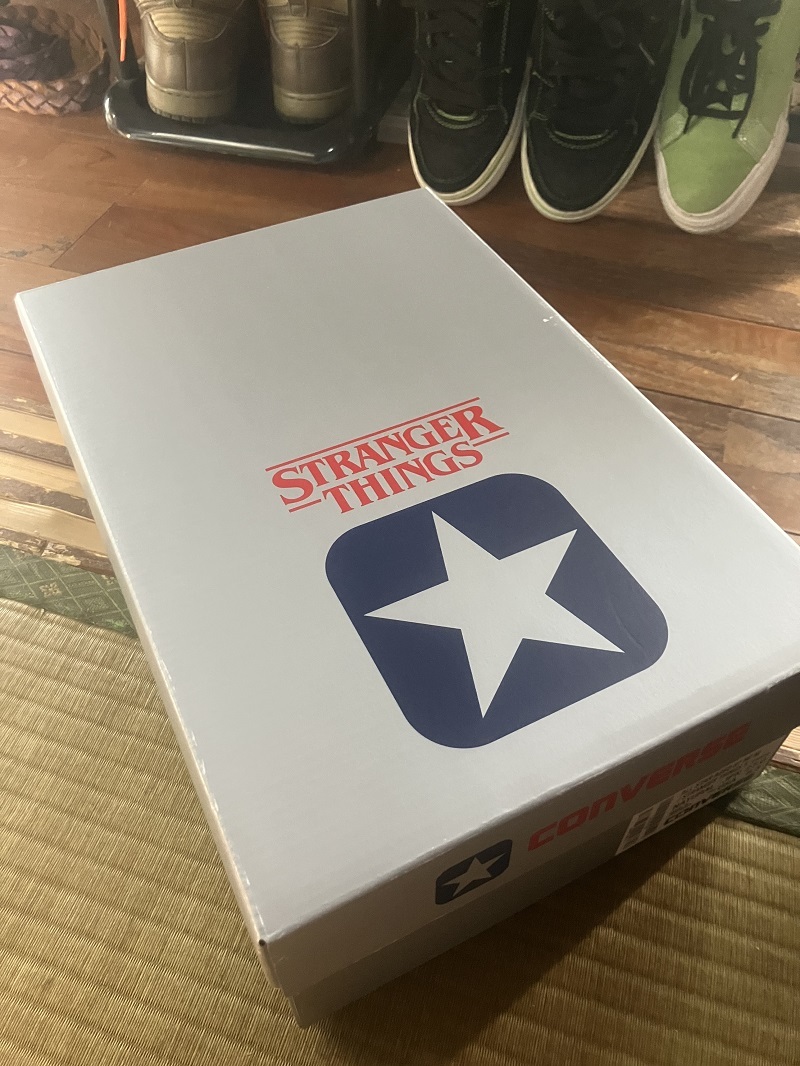 おNEWのスニーカーの写真